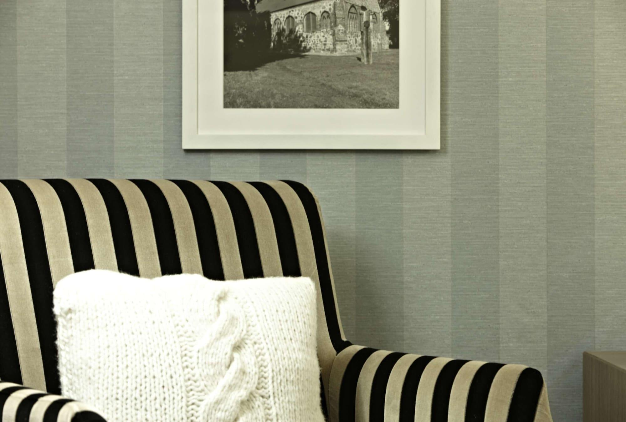 Steigenberger Grandhotel & Spa Heringsdorf Exterior photo A chair with striped upholstery