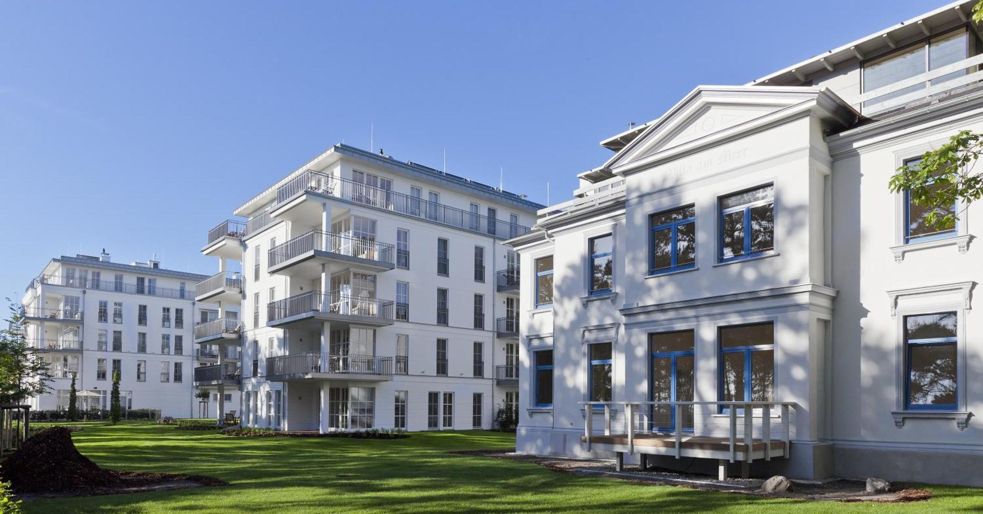 Steigenberger Grandhotel & Spa Heringsdorf Exterior photo The main building of the university