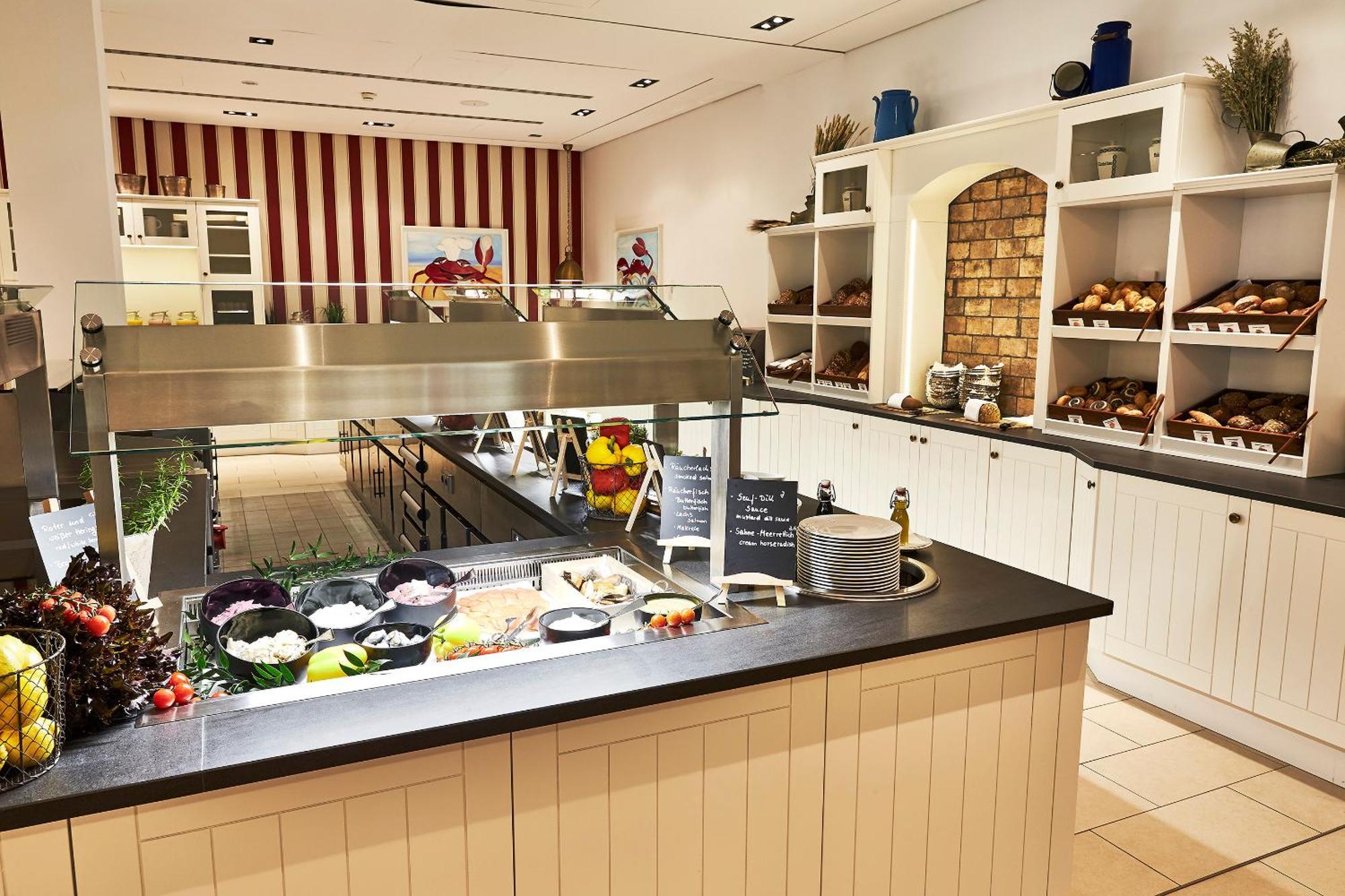 Steigenberger Grandhotel & Spa Heringsdorf Exterior photo A buffet at a hotel