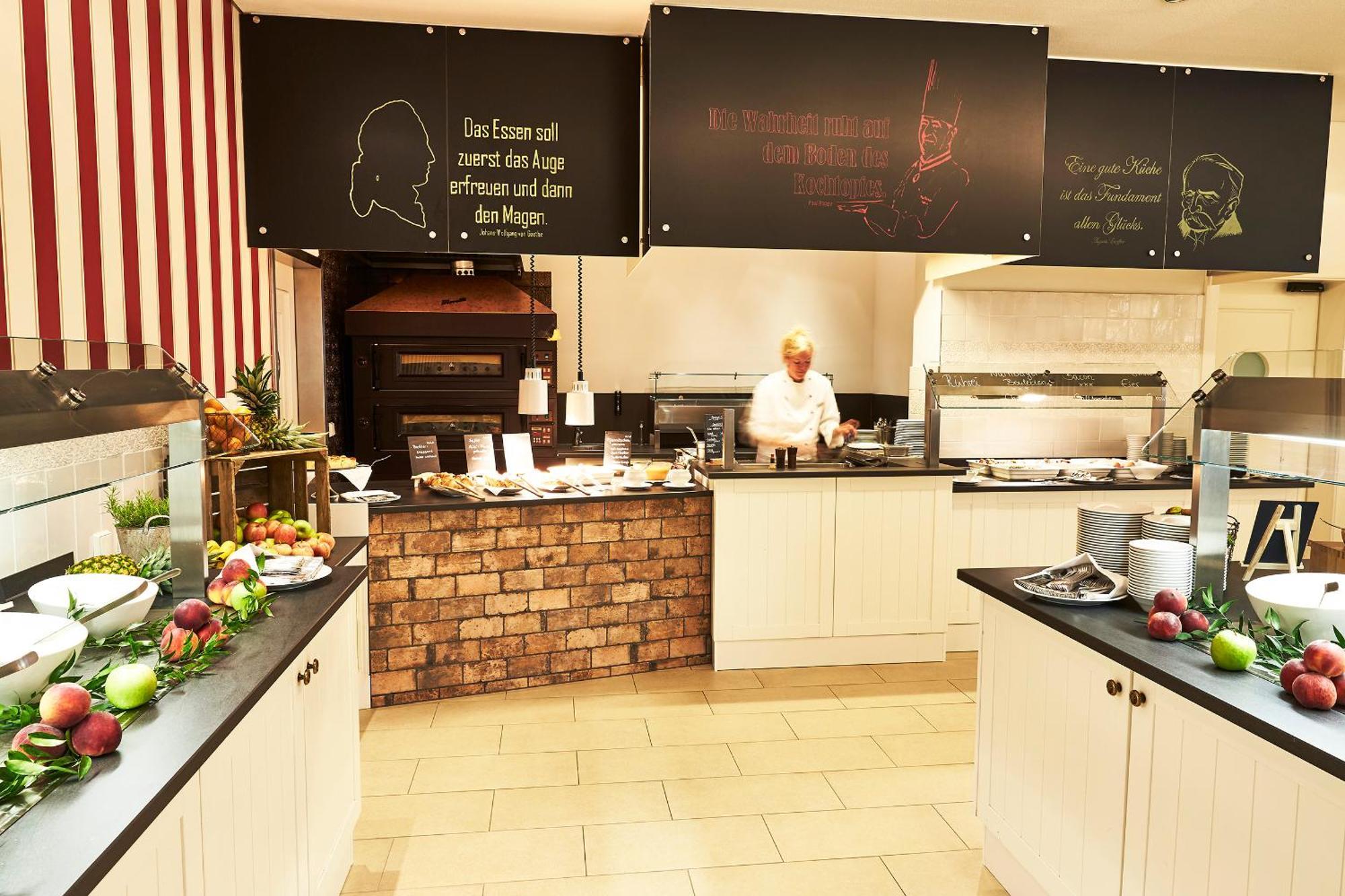 Steigenberger Grandhotel & Spa Heringsdorf Exterior photo The kitchen of the restaurant