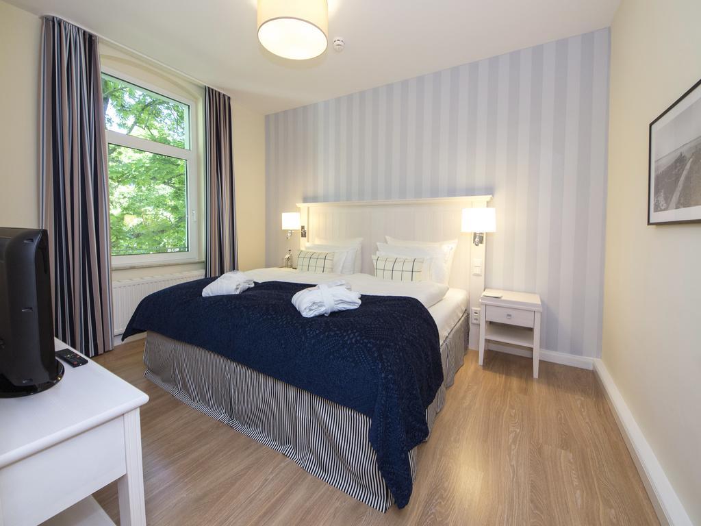Steigenberger Grandhotel & Spa Heringsdorf Exterior photo A room at the hotel